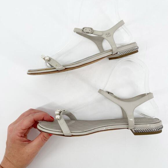 Chanel 37C Gray Quilted Leather Faux Pearl CC Logo Ankle Strap Flat Sandals - Picture 4 of 14